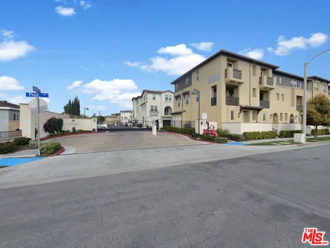 MLS: 25498105