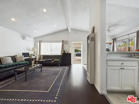 MLS: 25496387