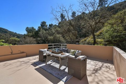 10446 Quito Lane Bel Air CA 90077