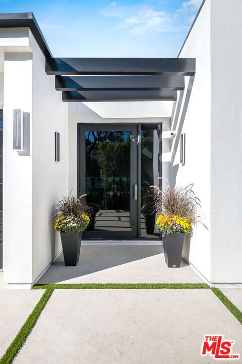 A home in Studio City