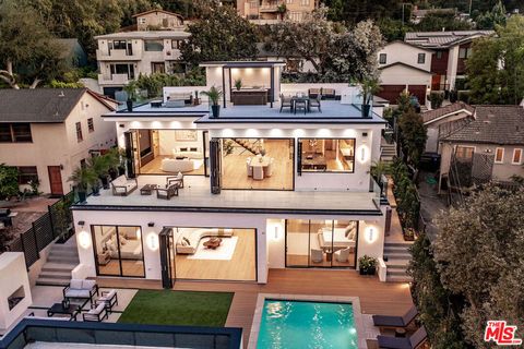 A home in Studio City