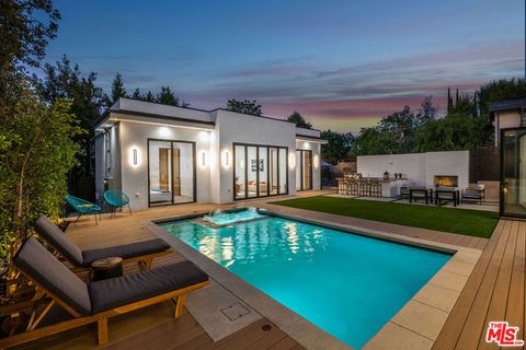 A home in Studio City