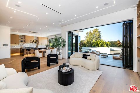 A home in Studio City