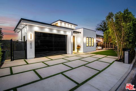 A home in Studio City