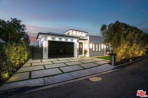 A home in Studio City