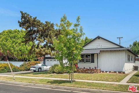 A home in Mission Hills (San Fernando)