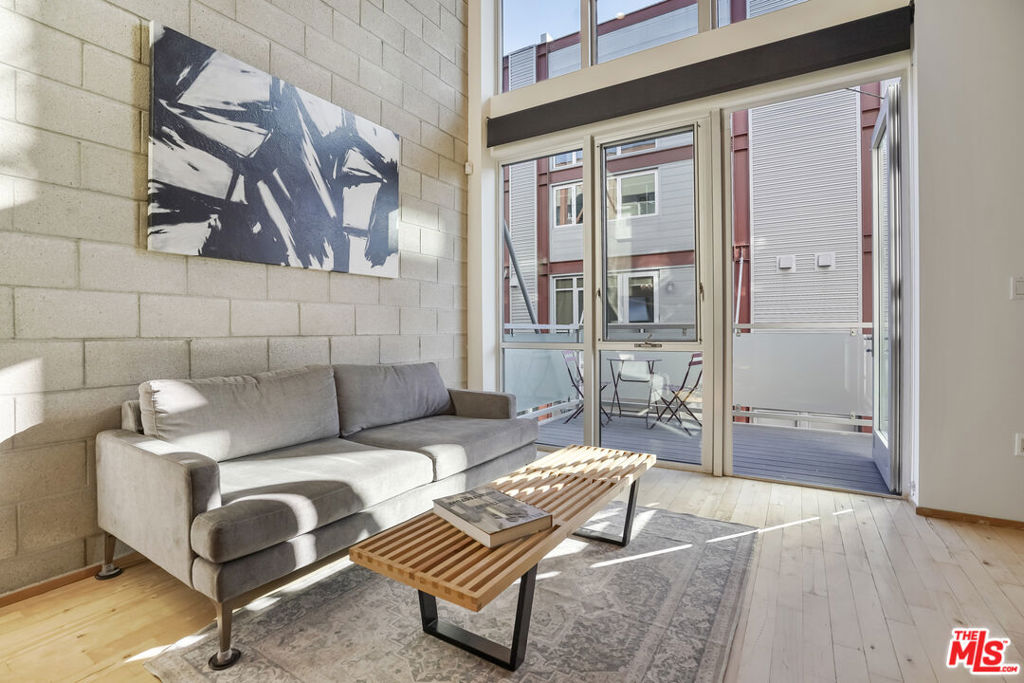 Properties 3 3450 Cahuenga Boulevard 402