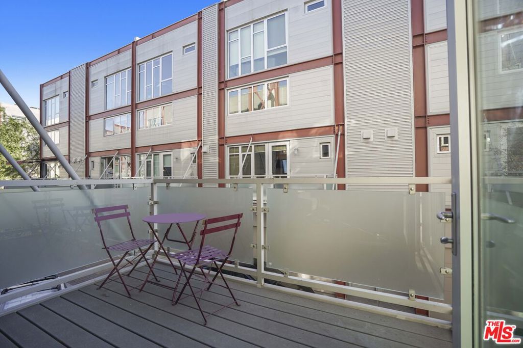 Properties 4 3450 Cahuenga Boulevard 402