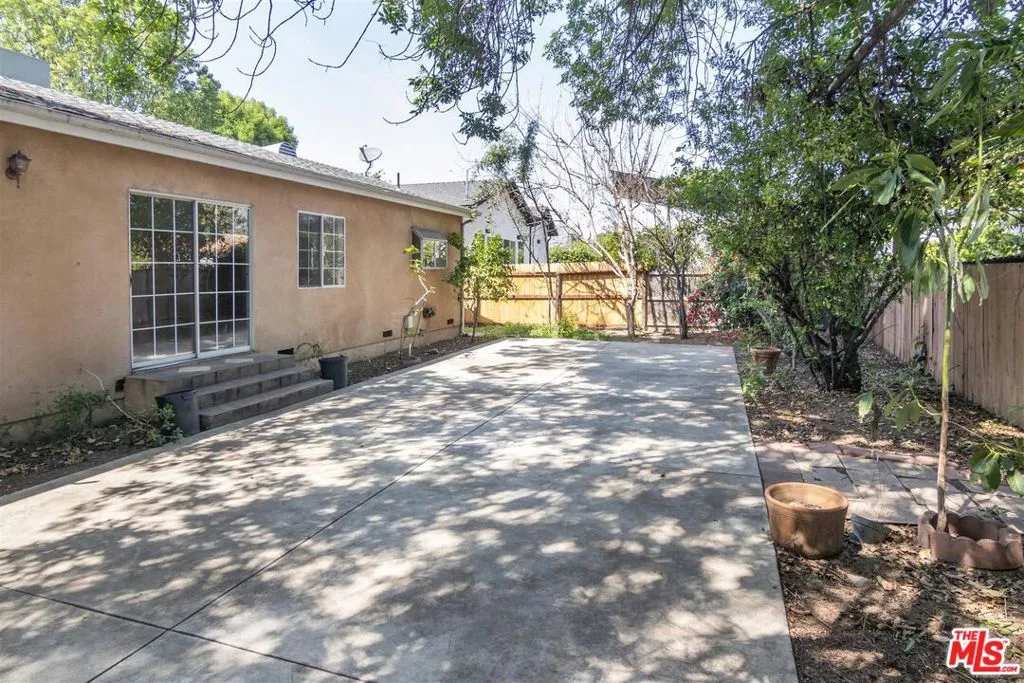 Reseda, California 91335, United States, 3 Bedrooms Bedrooms, ,3 BathroomsBathrooms,Residential,Active,106919