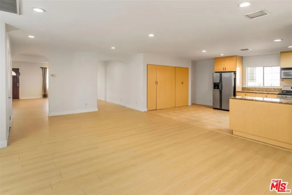 Reseda, California 91335, United States, 3 Bedrooms Bedrooms, ,3 BathroomsBathrooms,Residential,Active,106919