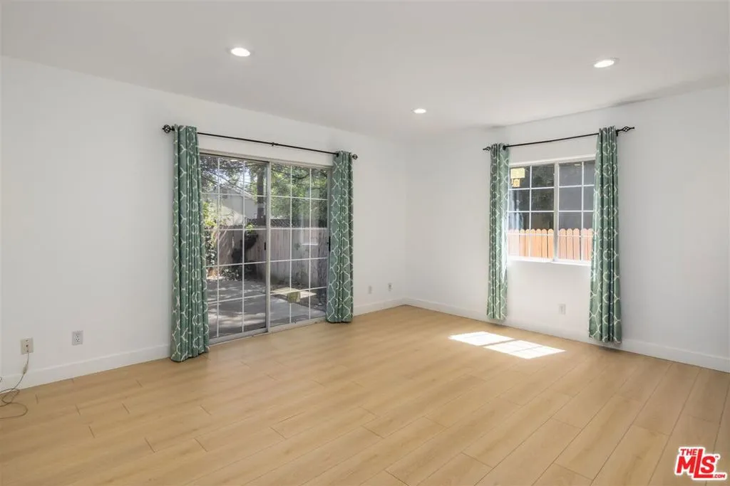 Reseda, California 91335, United States, 3 Bedrooms Bedrooms, ,3 BathroomsBathrooms,Residential,Active,106919