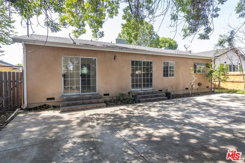 Reseda, California 91335, United States, 3 Bedrooms Bedrooms, ,3 BathroomsBathrooms,Residential,Active,106919