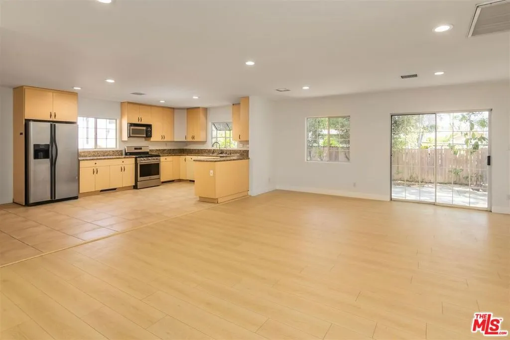 Reseda, California 91335, United States, 3 Bedrooms Bedrooms, ,3 BathroomsBathrooms,Residential,Active,106919