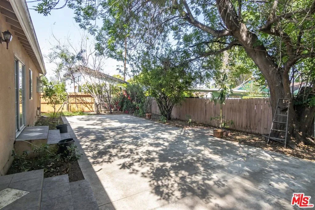 Reseda, California 91335, United States, 3 Bedrooms Bedrooms, ,3 BathroomsBathrooms,Residential,Active,106919