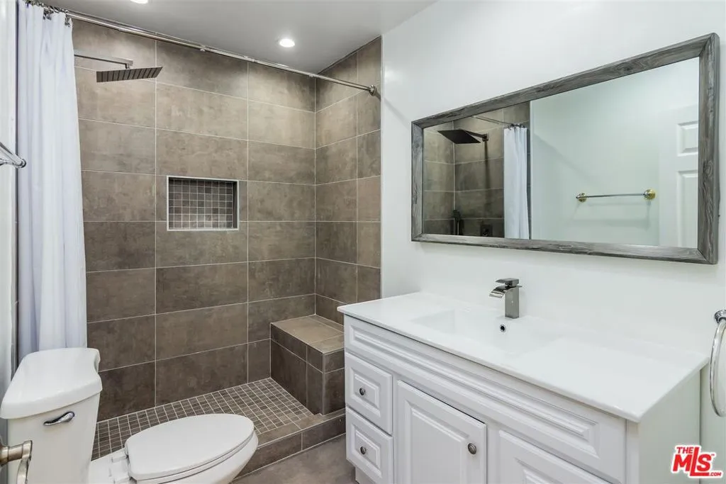 Reseda, California 91335, United States, 3 Bedrooms Bedrooms, ,3 BathroomsBathrooms,Residential,Active,106919