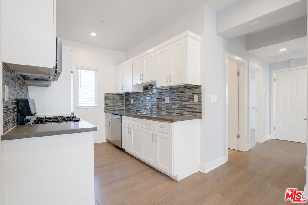 Properties 4 146 Rosemont Avenue