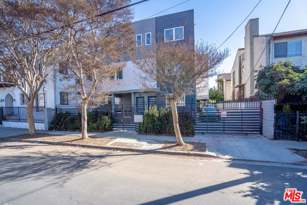 Properties 2 146 Rosemont Avenue