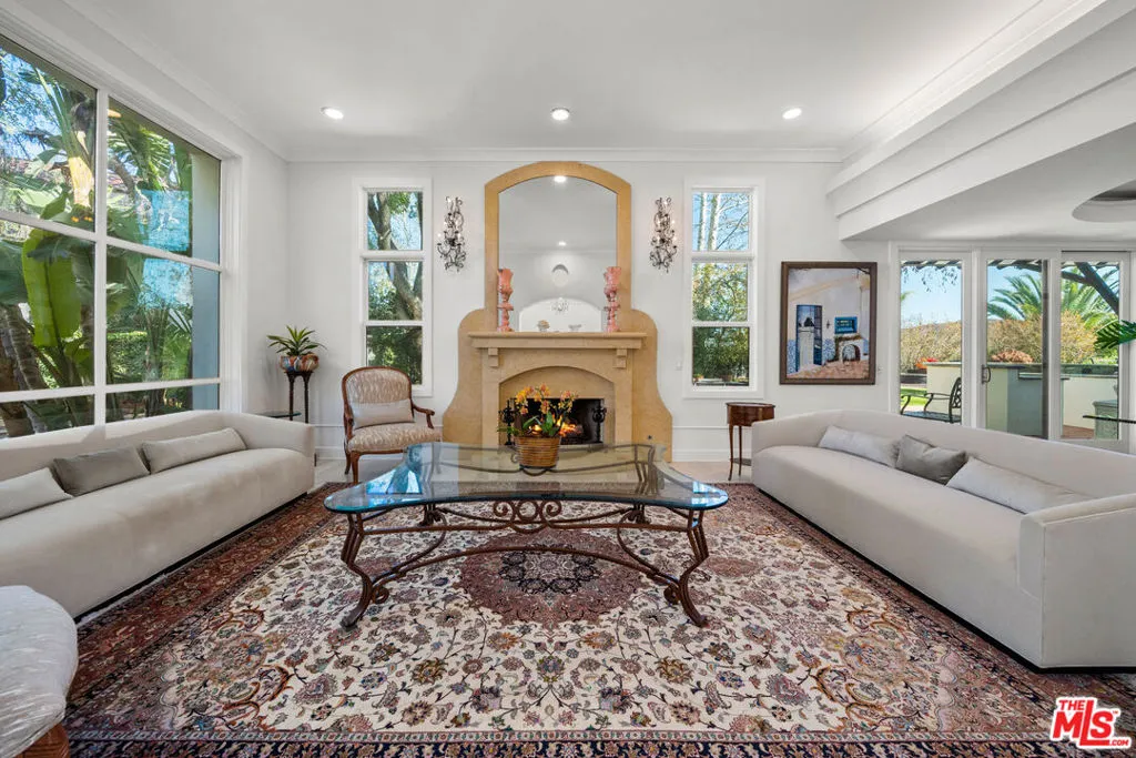 Calabasas, California 91302, United States, 5 Bedrooms Bedrooms, ,5 BathroomsBathrooms,Residential,Active,21990