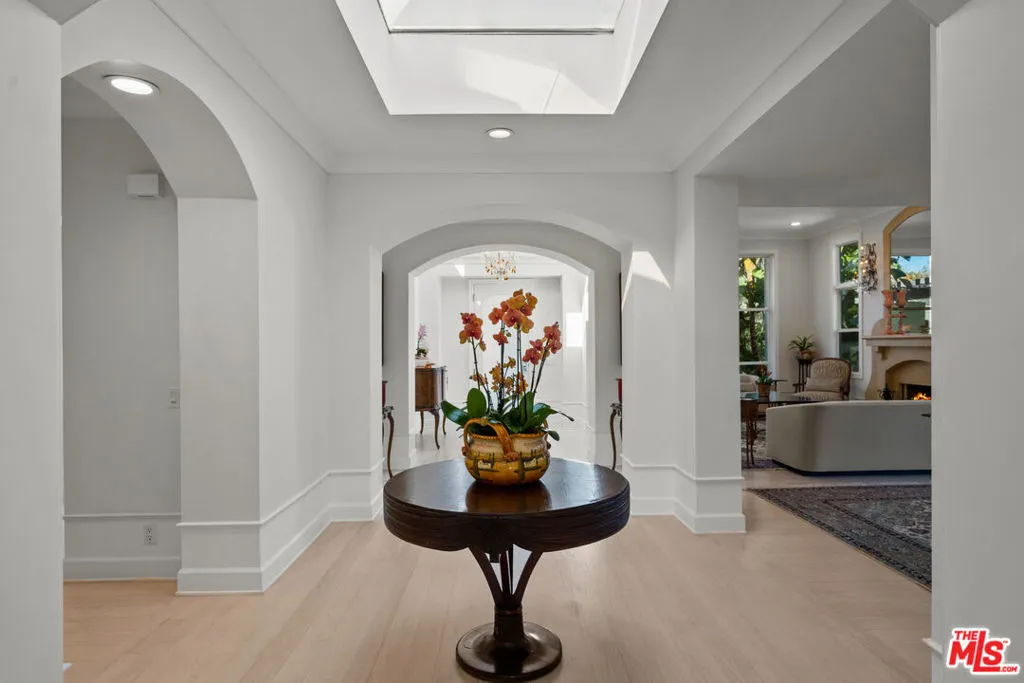 Calabasas, California 91302, United States, 5 Bedrooms Bedrooms, ,5 BathroomsBathrooms,Residential,Active,21990