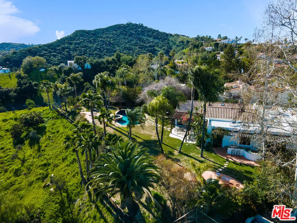 Calabasas, California 91302, United States, 5 Bedrooms Bedrooms, ,5 BathroomsBathrooms,Residential,Active,21990