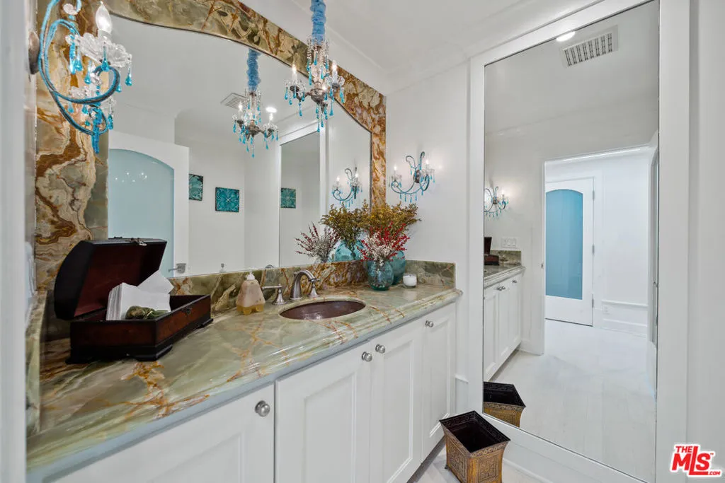 Calabasas, California 91302, United States, 5 Bedrooms Bedrooms, ,5 BathroomsBathrooms,Residential,Active,21990