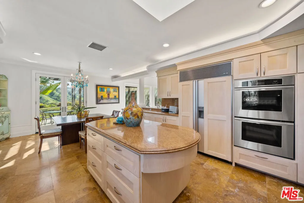 Calabasas, California 91302, United States, 5 Bedrooms Bedrooms, ,5 BathroomsBathrooms,Residential,Active,21990