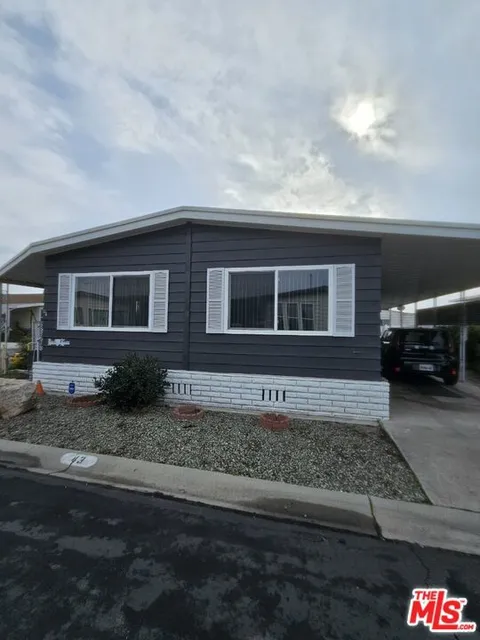 MLS: 25476411