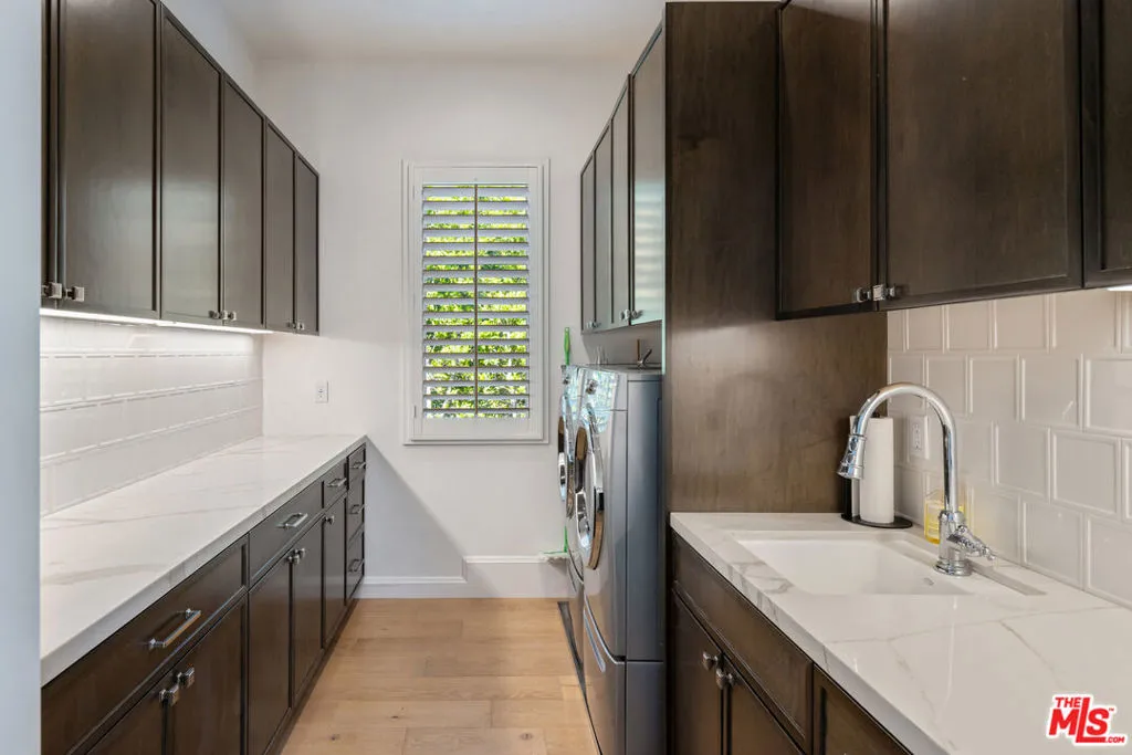 Santa Monica, California 90402, United States, 5 Bedrooms Bedrooms, ,6 BathroomsBathrooms,Residential,Active,102294