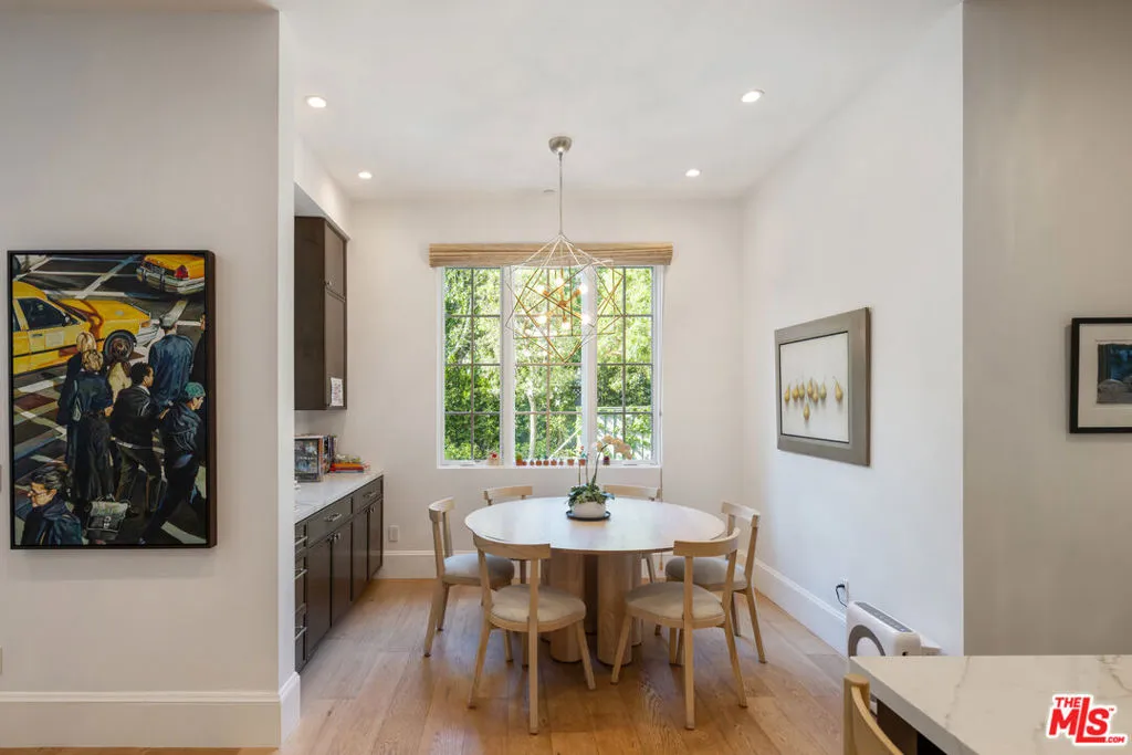 Santa Monica, California 90402, United States, 5 Bedrooms Bedrooms, ,6 BathroomsBathrooms,Residential,Active,102294