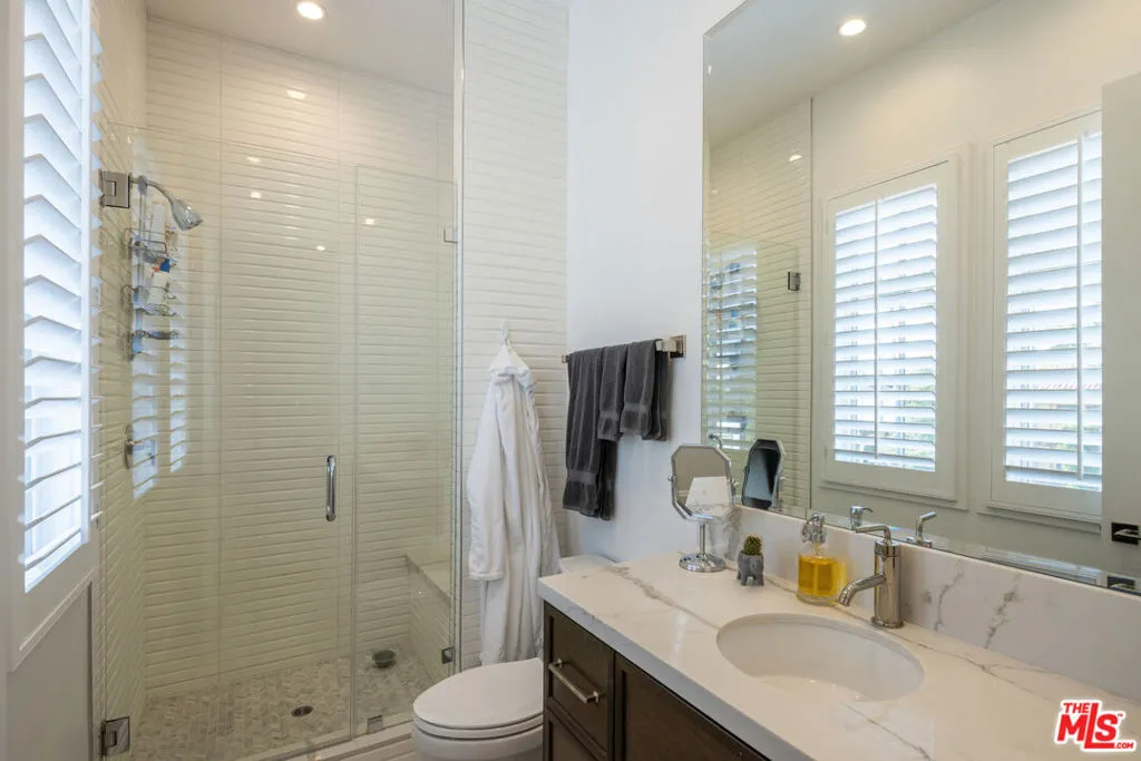 Santa Monica, California 90402, United States, 5 Bedrooms Bedrooms, ,6 BathroomsBathrooms,Residential,Active,102294