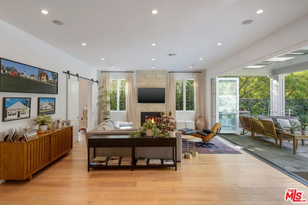 Santa Monica, California 90402, United States, 5 Bedrooms Bedrooms, ,6 BathroomsBathrooms,Residential,Active,102294