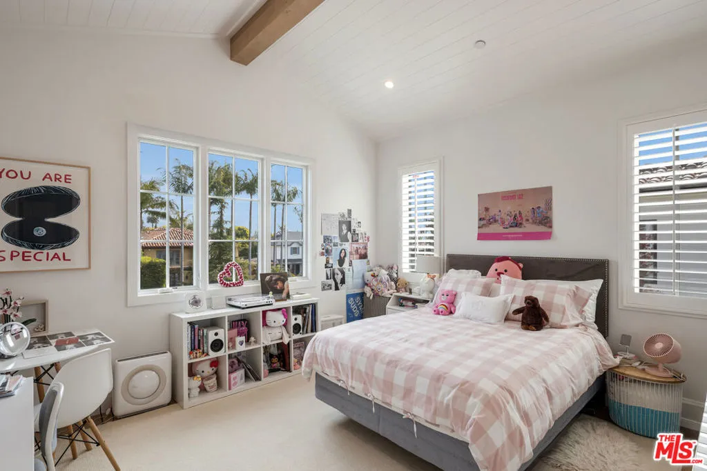 Santa Monica, California 90402, United States, 5 Bedrooms Bedrooms, ,6 BathroomsBathrooms,Residential,Active,102294