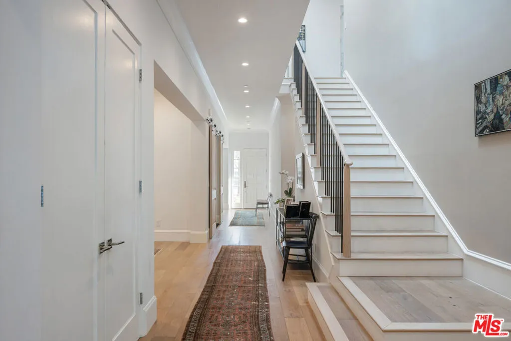 Santa Monica, California 90402, United States, 5 Bedrooms Bedrooms, ,6 BathroomsBathrooms,Residential,Active,102294