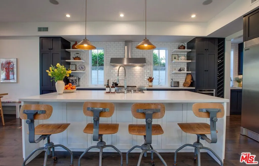 Venice, California 90291, United States, 5 Bedrooms Bedrooms, ,6 BathroomsBathrooms,Residential,Pending,88578