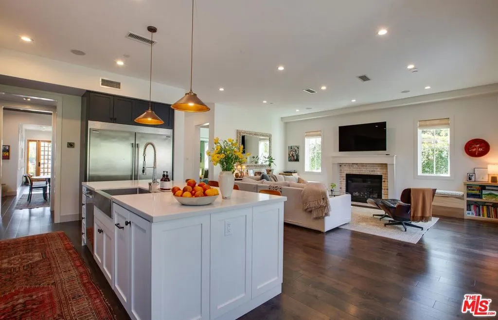 Venice, California 90291, United States, 5 Bedrooms Bedrooms, ,6 BathroomsBathrooms,Residential,Pending,88578