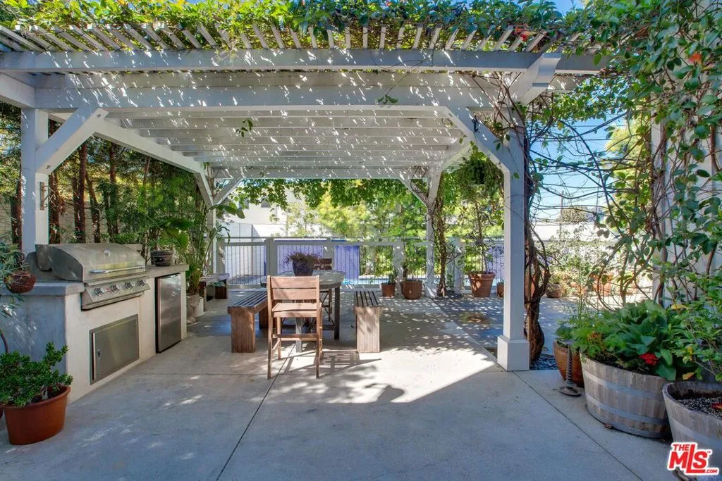 Venice, California 90291, United States, 5 Bedrooms Bedrooms, ,6 BathroomsBathrooms,Residential,Pending,88578