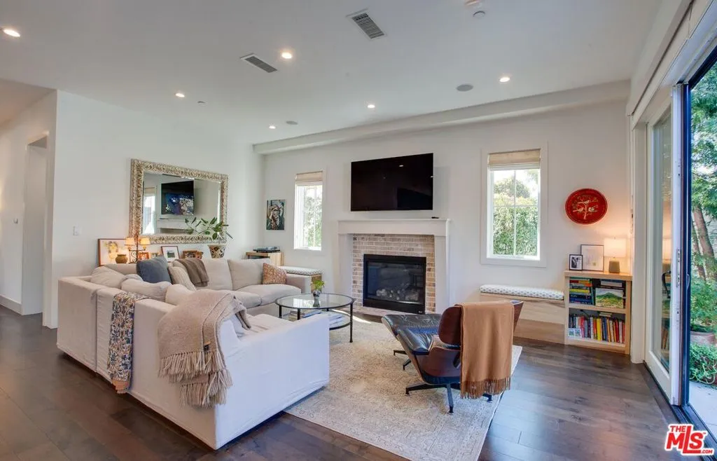 Venice, California 90291, United States, 5 Bedrooms Bedrooms, ,6 BathroomsBathrooms,Residential,Pending,88578