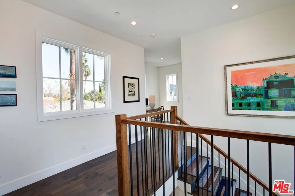 Venice, California 90291, United States, 5 Bedrooms Bedrooms, ,6 BathroomsBathrooms,Residential,Pending,88578