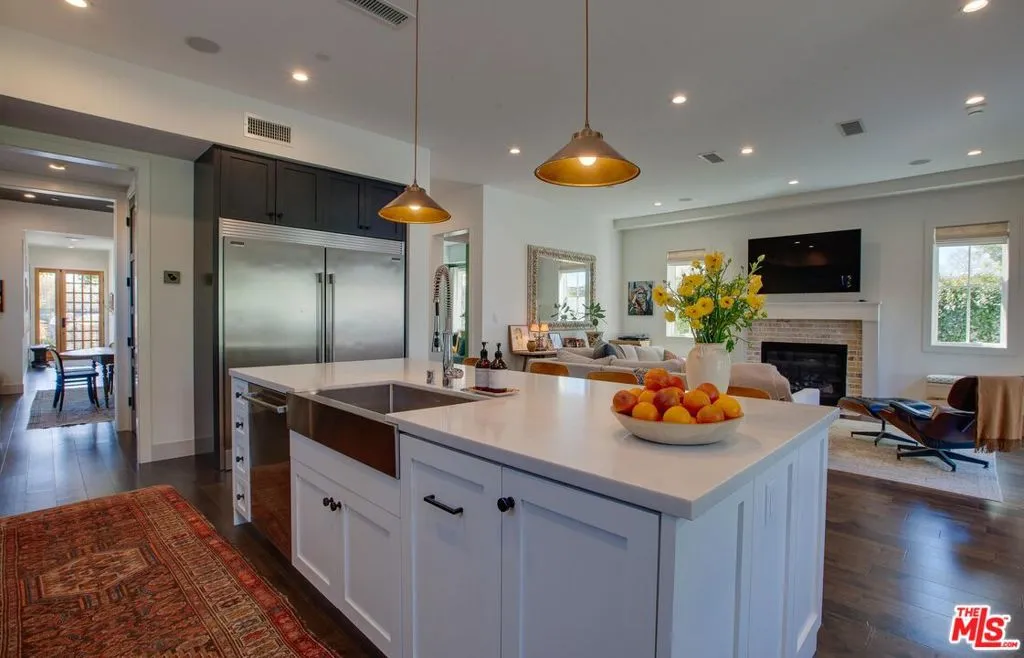 Venice, California 90291, United States, 5 Bedrooms Bedrooms, ,6 BathroomsBathrooms,Residential,Pending,88578