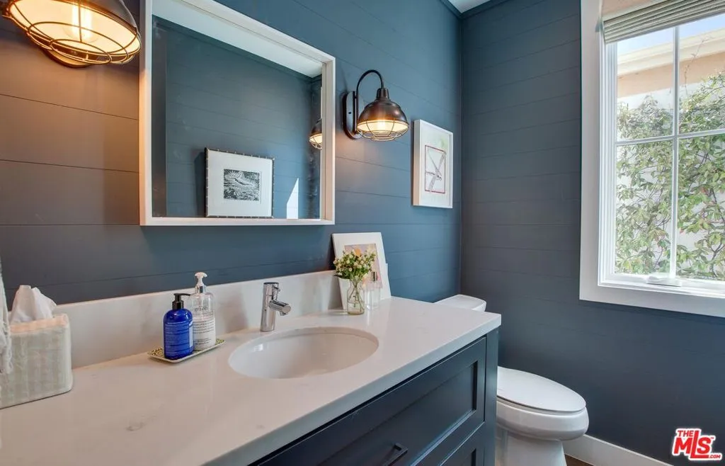 Venice, California 90291, United States, 5 Bedrooms Bedrooms, ,6 BathroomsBathrooms,Residential,Pending,88578