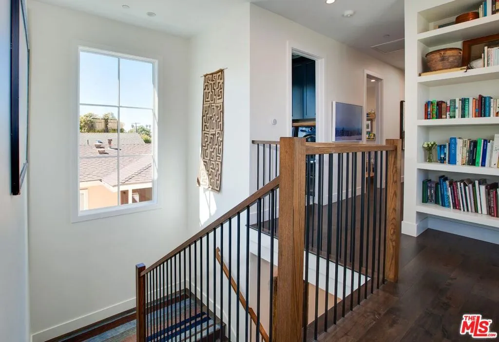 Venice, California 90291, United States, 5 Bedrooms Bedrooms, ,6 BathroomsBathrooms,Residential,Pending,88578