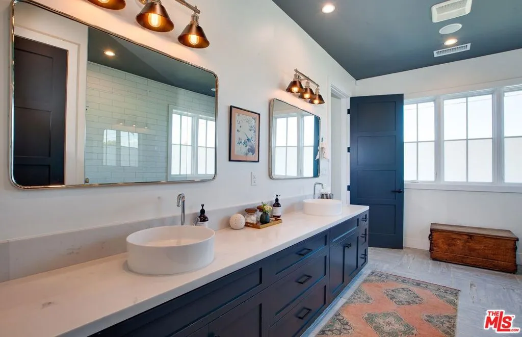 Venice, California 90291, United States, 5 Bedrooms Bedrooms, ,6 BathroomsBathrooms,Residential,Pending,88578