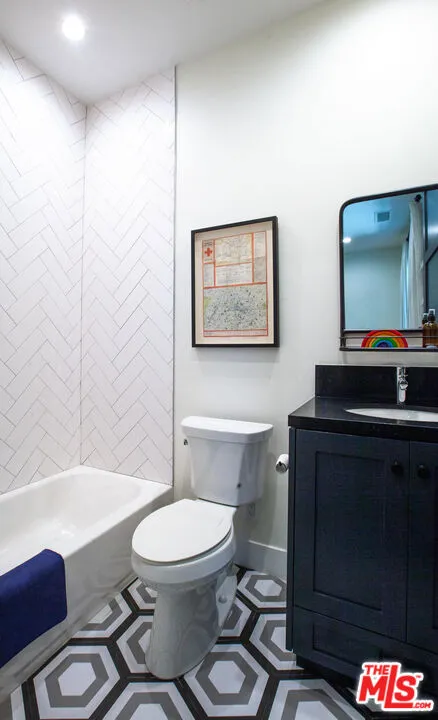 Venice, California 90291, United States, 5 Bedrooms Bedrooms, ,6 BathroomsBathrooms,Residential,Pending,88578