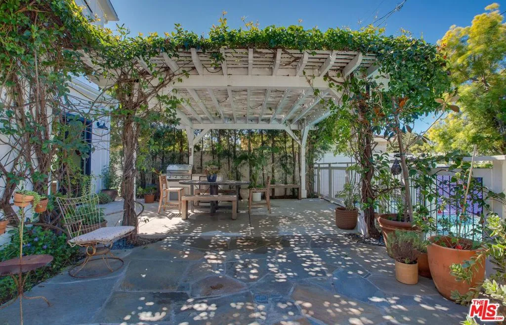 Venice, California 90291, United States, 5 Bedrooms Bedrooms, ,6 BathroomsBathrooms,Residential,Pending,88578