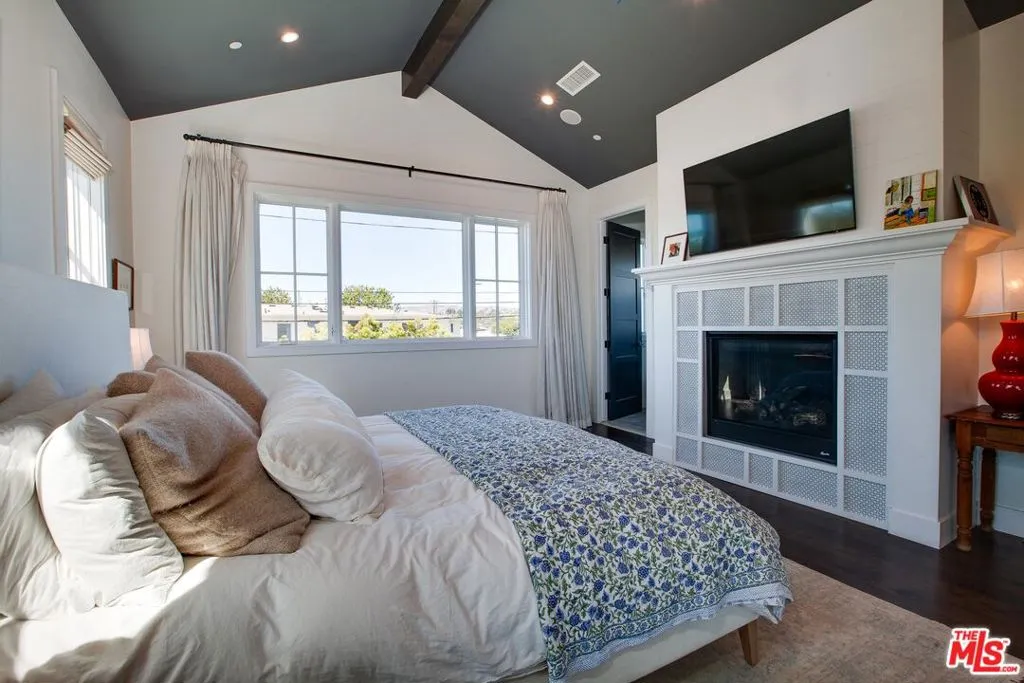 Venice, California 90291, United States, 5 Bedrooms Bedrooms, ,6 BathroomsBathrooms,Residential,Pending,88578