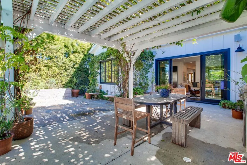 Venice, California 90291, United States, 5 Bedrooms Bedrooms, ,6 BathroomsBathrooms,Residential,Pending,88578