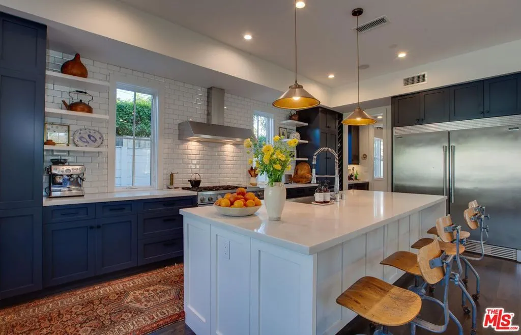 Venice, California 90291, United States, 5 Bedrooms Bedrooms, ,6 BathroomsBathrooms,Residential,Pending,88578