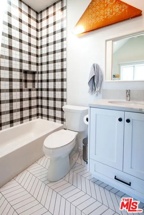 Venice, California 90291, United States, 5 Bedrooms Bedrooms, ,6 BathroomsBathrooms,Residential,Pending,88578