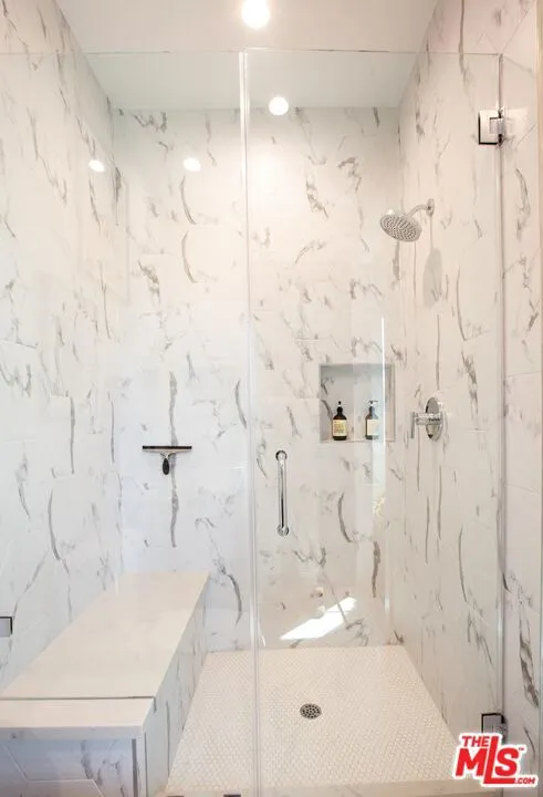 Venice, California 90291, United States, 5 Bedrooms Bedrooms, ,6 BathroomsBathrooms,Residential,Pending,88578