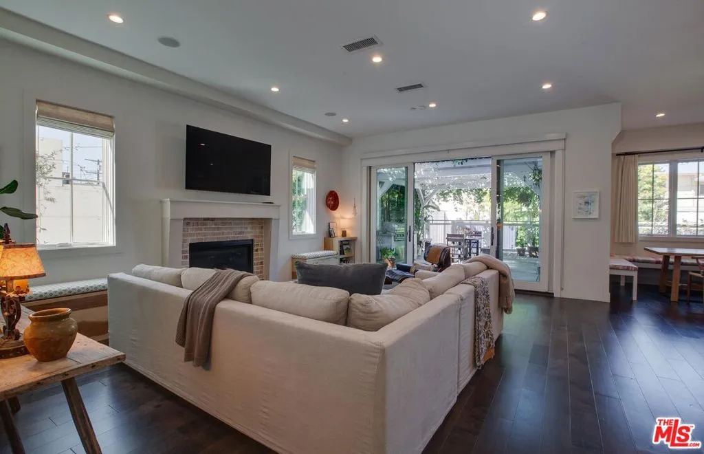 Venice, California 90291, United States, 5 Bedrooms Bedrooms, ,6 BathroomsBathrooms,Residential,Pending,88578